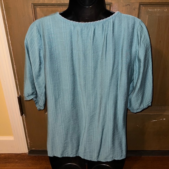 ⭐️Teal Floral Embroidered Wide Quarter Length Sleeve High Low Top Size S/M - Picture 3 of 9